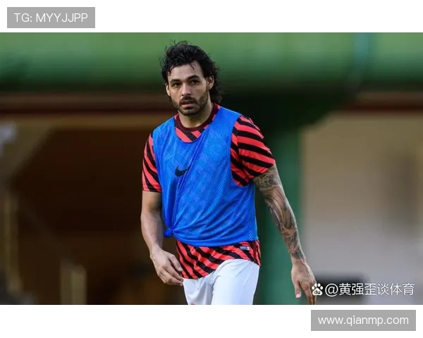 深度对话:黄强与足球的激情岁月与人生哲学探讨 深度对话:黄强与足球的激情岁月与人生哲学探讨