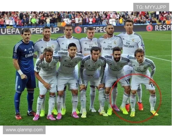 C罗与坎特巅峰对决集锦回顾展现足球巨星的精彩瞬间与技艺较量