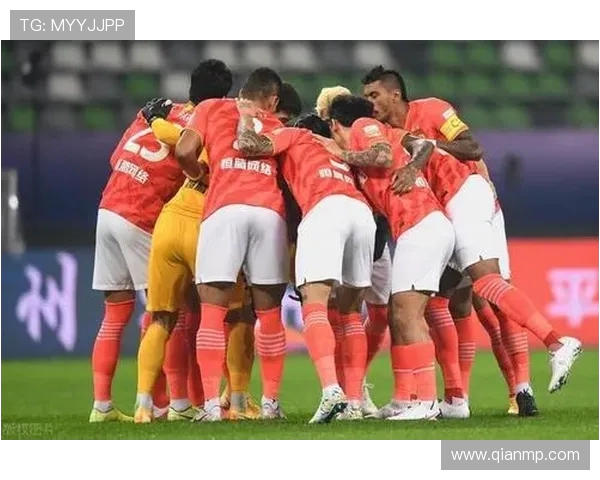 恒大主场迎战国安争夺三分双方球员状态火热期待精彩对决 恒大主场迎战国安争夺三分双方球员状态火热期待精彩对决