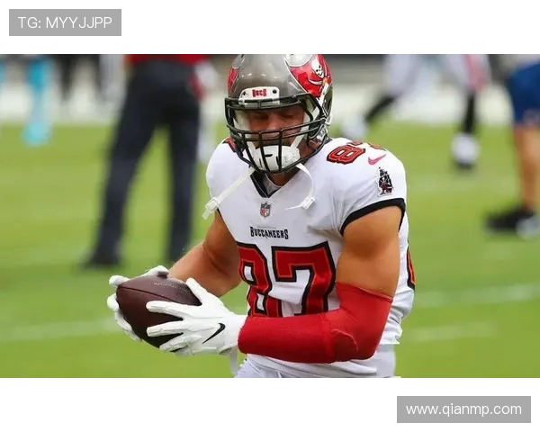 莱万领衔球队新征程追逐荣耀与梦想的足球传奇之路 莱万领衔球队新征程追逐荣耀与梦想的足球传奇之路