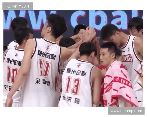 重庆足球队以69分稳居精英赛积分榜首位展现强劲实力