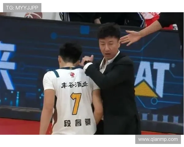 韩硕：从职场新星到行业领军人物的成长之路与成功秘诀探讨